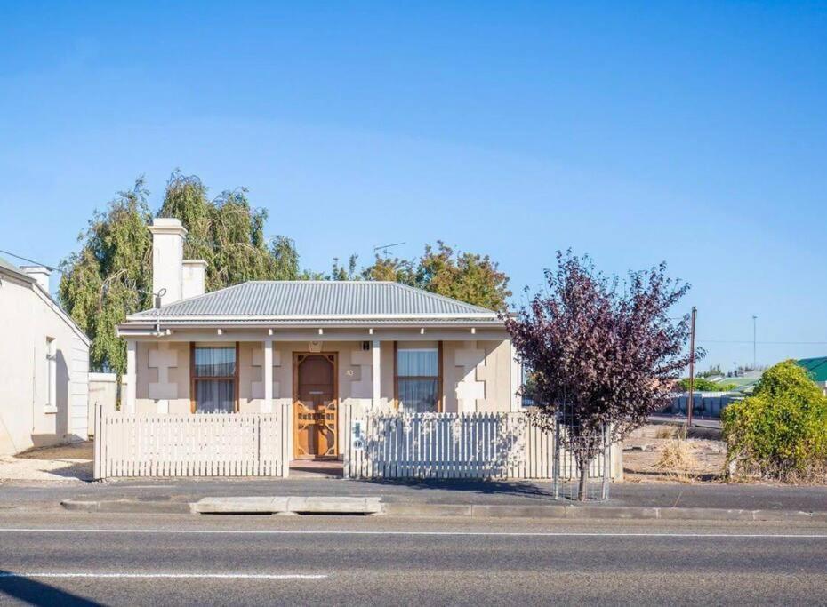 Cornelias Cottage Mount Gambier Central Exterior foto